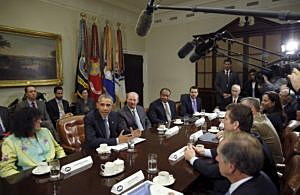 U.S. President Barack Obama hosts a roundtable with CEOs to discuss efforts to tackle climate change both in the United States as well as on a global scale at the White House in Washington, DC, U.S. on October 19, 2015. REUTERS/Kevin Lamarque/File Photo